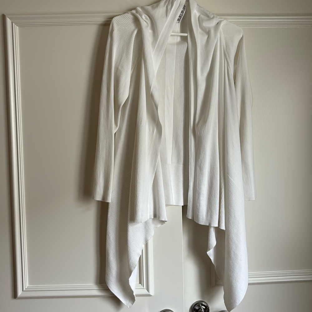 Tommy Bahama wrap with sleeves, size M